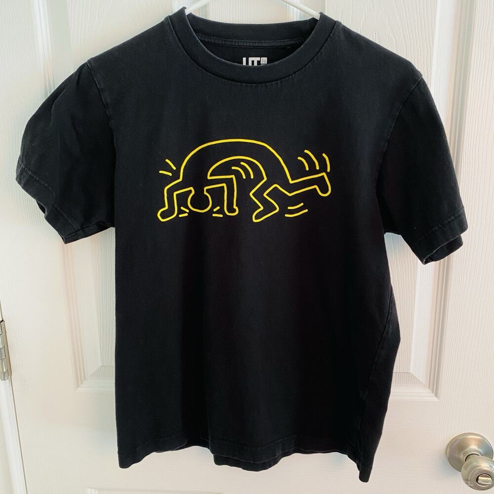 Uniqlo UT Keith Haring Art DV8 Bend T-shirt Mens Extra Small Black Yellow XS